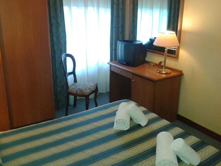 Hotel Casa Rossa Montecatini Terme Bilik gambar